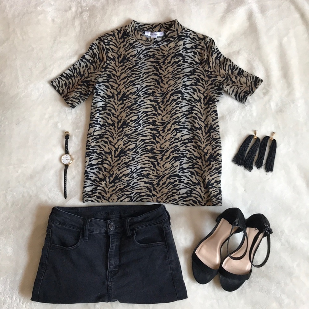 Mock Neck Leopard Print Tee